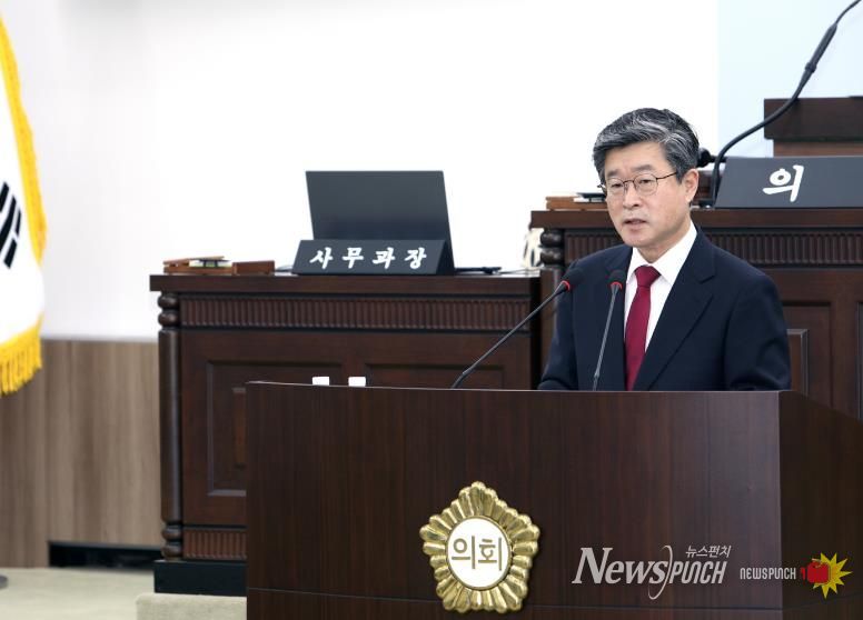 중구의회 폐회식에서 발언하는 김길성 중구청장