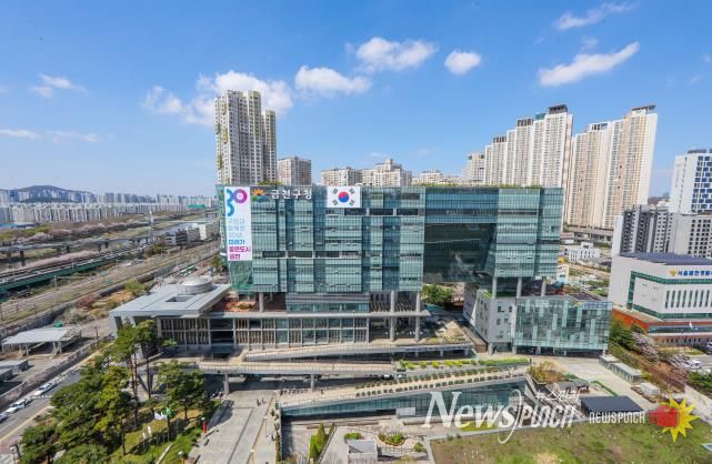 2025년 금빛학교 내 진학 관련 프로그램에서 학생들이 교육을 받고 있다