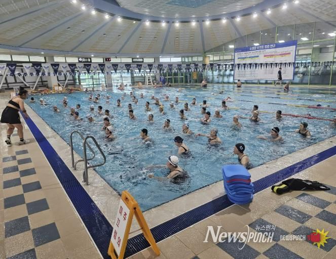 충주시, ‘어르신 수중운동교실(1기)’ 참여자 선착순 모집