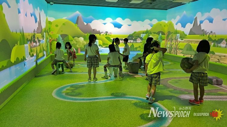 익산 백제왕궁 둘레길, 3가지 주제로 즐기는 봄 산책(백제왕궁박물관 가상체험관)