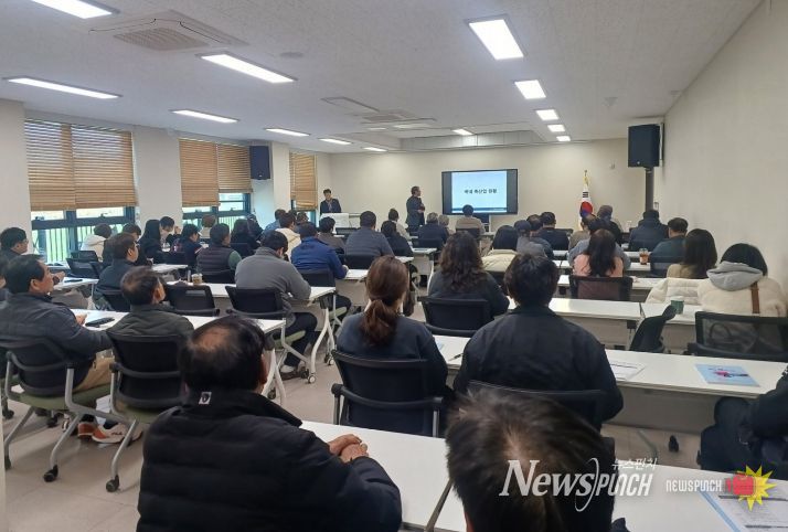 11일 밀양시 농업기술센터 농업인교육관에서 진행된 축산물 관련업 종사자 위생교육 모습