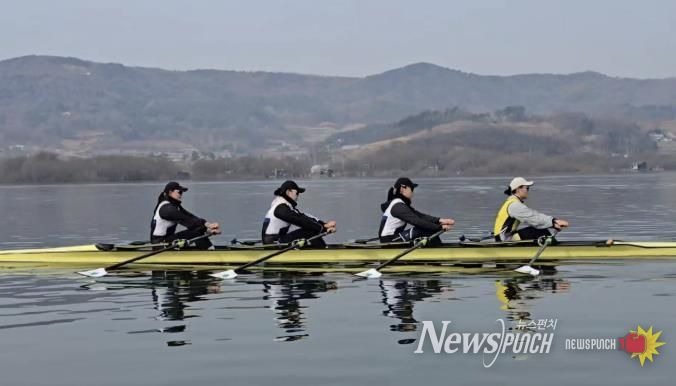 예당호 조정훈련장에서 훈련 중인 예산군 조정팀