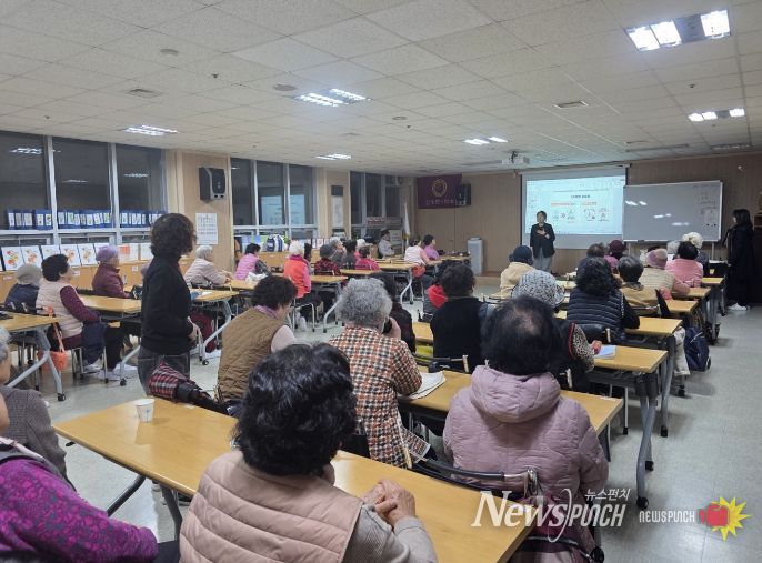 1. 천안시가 ‘찾아가는 안전취약계층 안전교육’을 진행하고 있다.