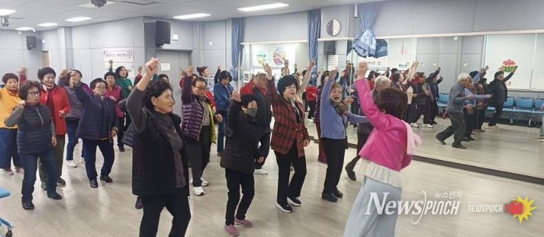 함안군보건소, 어르신 신체활동 프로그램 운영