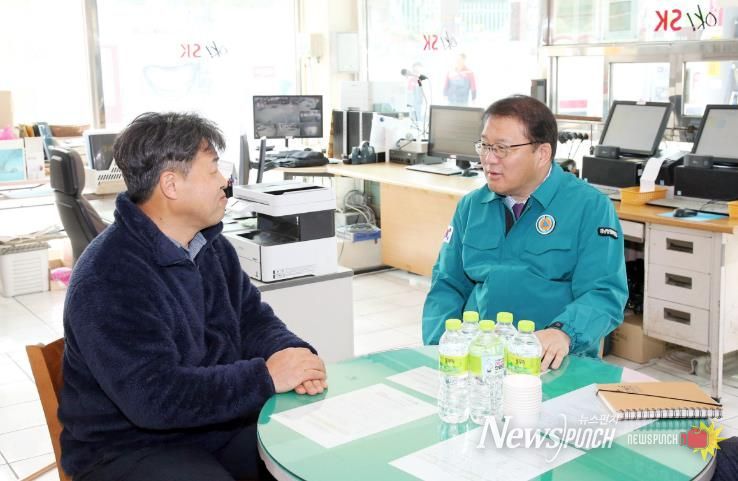 장금용 창원특례시장 권한대행, 석유제품 최고가격제 시행 현장 점검