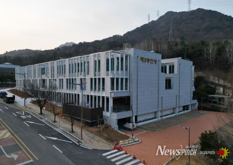 제3봉안당 건물 전경