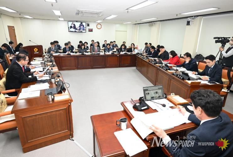 경남도의회 교육위원회, 교육지원청 운영부터 학교 현안까지…교육 정책 전반 점검