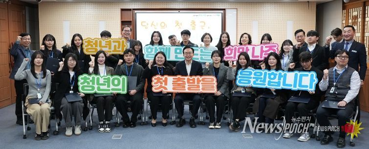 나주시 제1기 청년 행정인턴 20명이 임명장을 받고 17일부터 첫 근무를 시작했다.