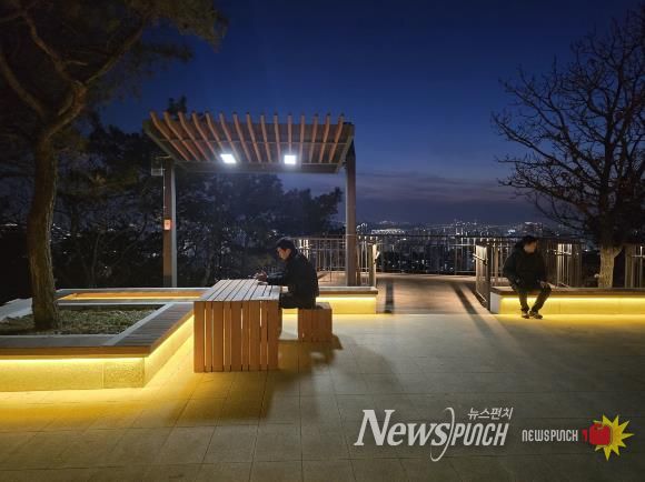 전국 최장 ‘도롱뇽마을 무장애나눔길’ LED 반딧불 조명 운영