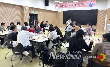 나주시보건소 건강증진과는 갱년기 증상을 겪고 있는 중장년층의 건강관리를 돕기 위해 한의약 기반 건강증진 프로그램인 ‘갱년기 다스리기 건강교실’을 운영하고 있다.