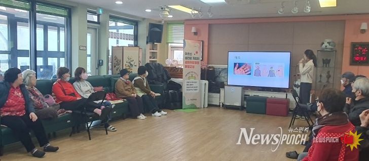 대구 수성구보건소는 관내 노인복지시설을 방문해 지역 어르신을 대상으로 ‘성매개감염병 예방 교육’을 진행했다.
