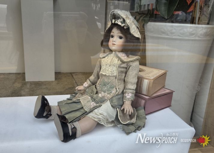 김미영 - france classic doll, 15x50cm, ceramic,2020