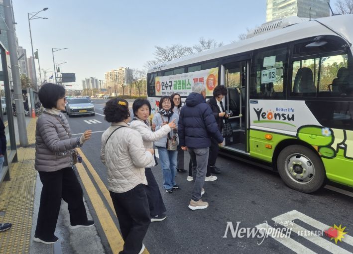 연수구 통장연합회, 연수구 공영버스 타고 주민 소통 나서