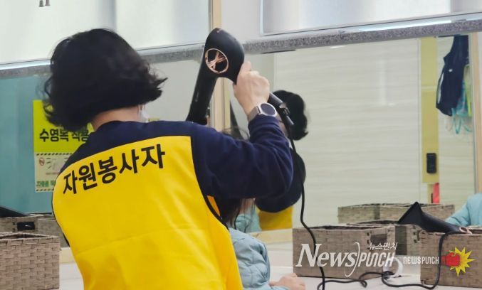 생존수영 탈의실 보조인력 전면 지원