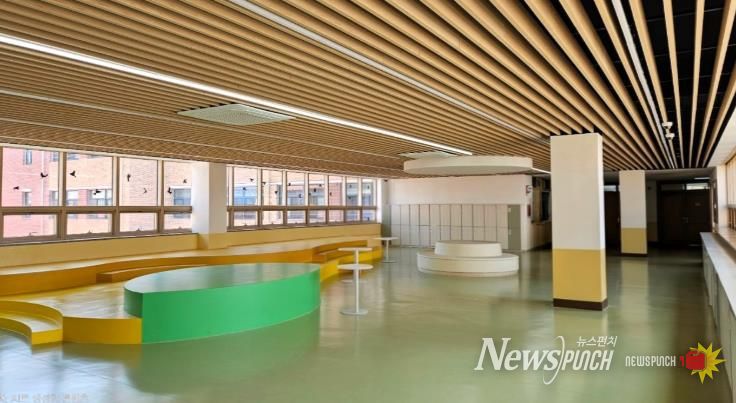 약사고(사진은 공용공간)는 이달부터 고교학점제 학교 공간 조성 사업을 완료하고 맞춤형 학습 공간 운영에 들어갔다