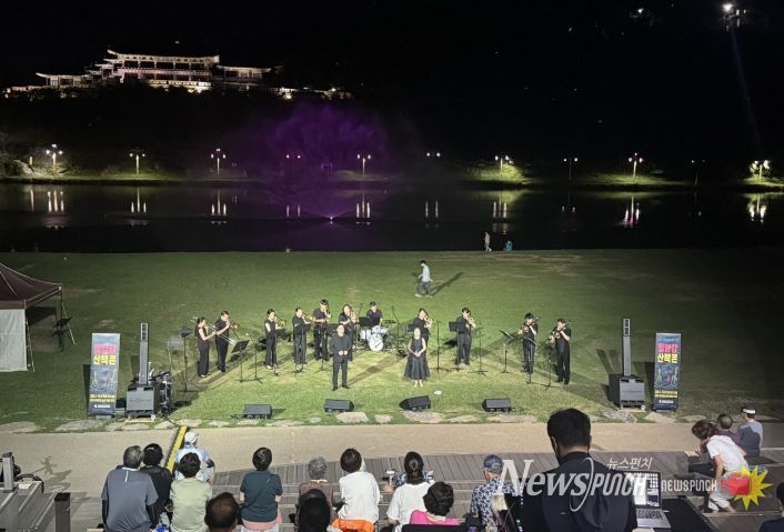 2025년 진행된 ‘밀양강 산책콘’ 공연 모습