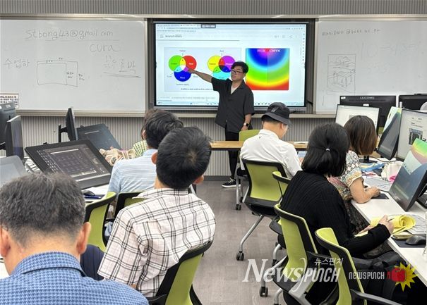 부산경상대학교 50+생애재설계대학 수강생들이 AI디지털디자인 과정 참여<사진: 부산경상대학교 제공>