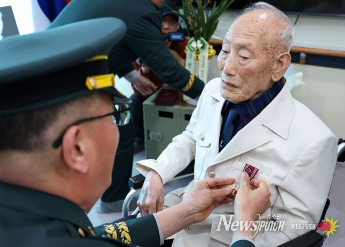 영암군, 6·25전쟁 참전유공자 무공훈장 전수 빛나는 공훈 기린다