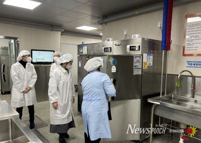 수원교육지원청, 신학기 맞이 간부공무원 특별 학교급식 위생점검 실시