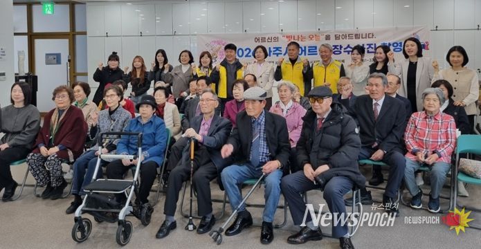 나주시가 어르신 600명을 대상으로 오는 9월까지 장수사진 촬영을 지원한다.