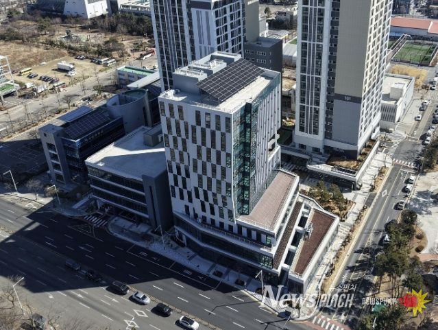 '피지컬 AI 확산센터’가 들어서는 경기시흥 AI 혁신센터(정왕어울림센터) 외관