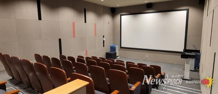 화순군립운주사문화관 1층 영상실 전경