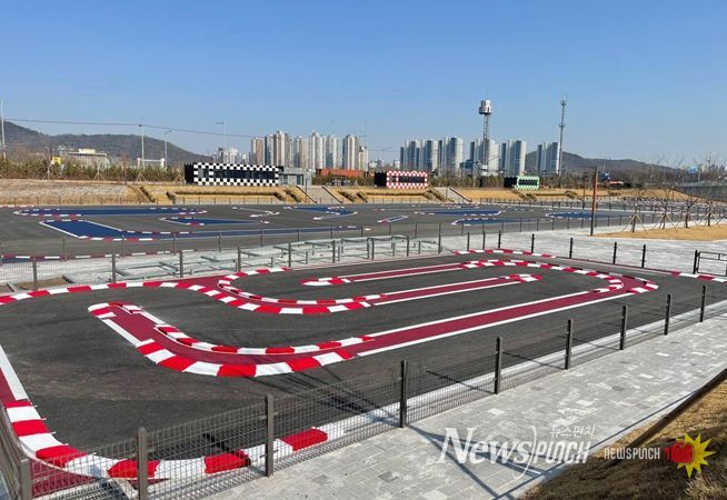달빛공원(송도동 25 일원)에 조성된 RC스포츠 경기장 전경