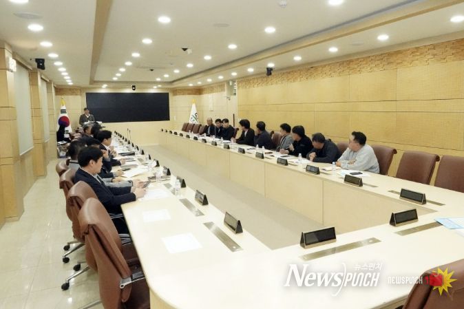 홍천군, 일반 및 전문 건설협회와 간담회 개최