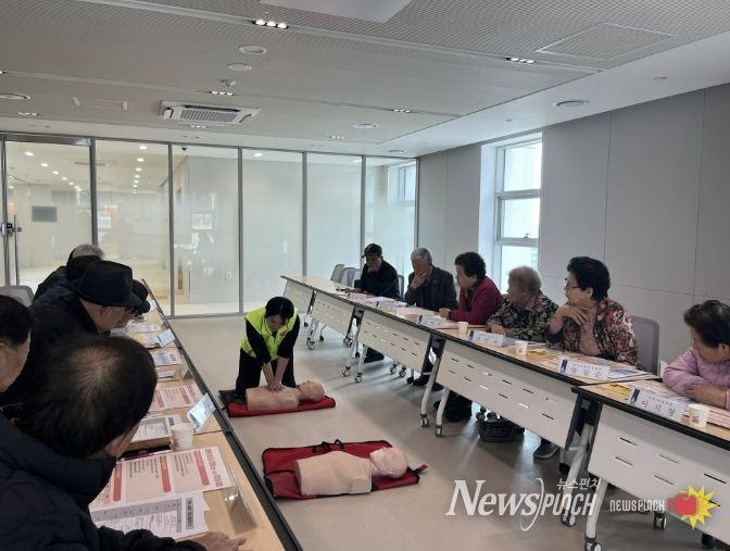 '제대로 배워 대비해요!' 수원시 권선구, 경로당 찾아가는 응급안전 교육 진행