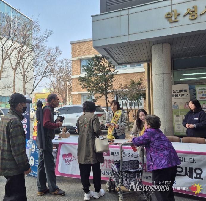 안성시보건소, 안성시노인복지관 어르신 대상 맞춤형 '결핵예방 홍보부스' 운영