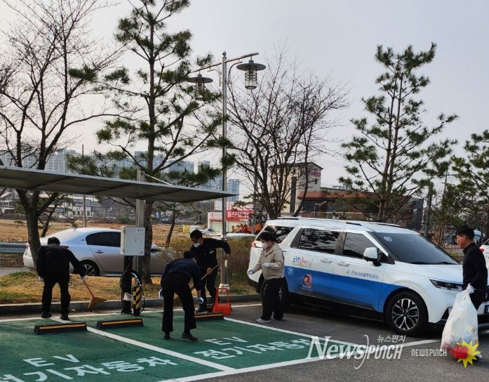 안성시시설관리공단 교통약자지원팀, 안전한 환경 조성 및 이용객 편의를 위한 주변 환경 정화 활동 첫 실시
