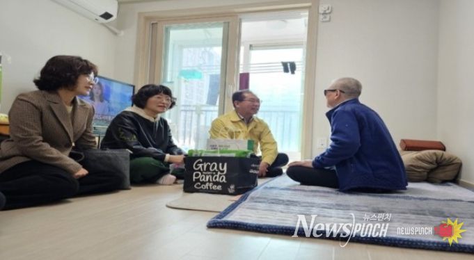 부산 사상구, 돌봄통합지원법 시행 첫날...구청장 직접 현장방문 나서