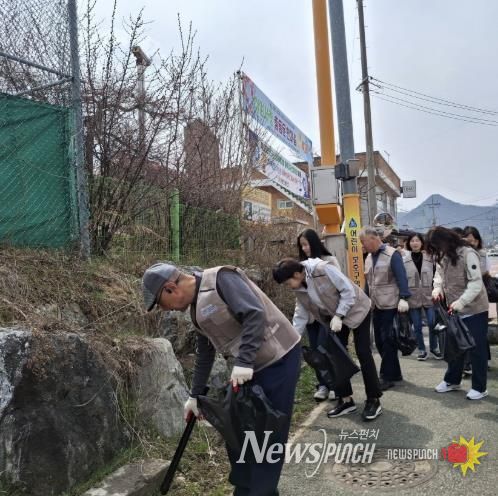 옥천교육지원청, 옥천묘목축제와 함께하는 청렴 플로깅