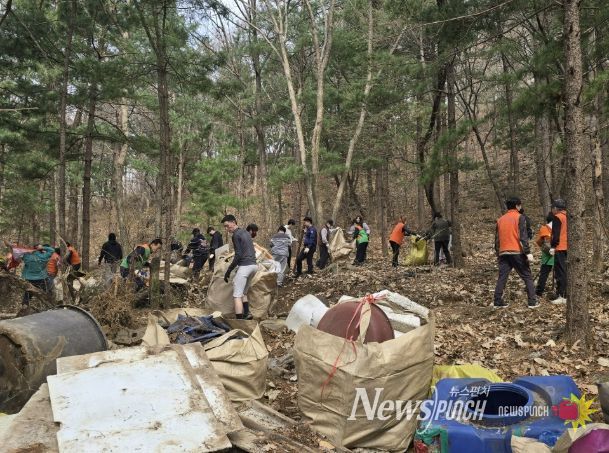 동두천시 불현동 민·관·군의 따뜻한 손길, 홀로 떠난 이웃의 흔적을 정리하다