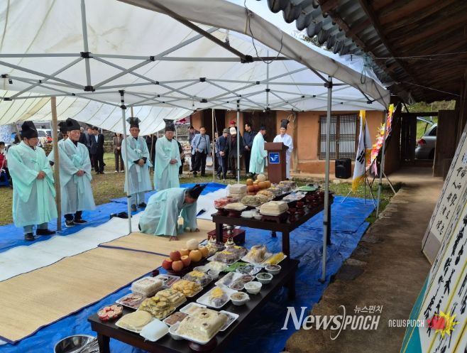 지난 4일, 상무사 회원들이 원홍주등육군상무사 한식 속절제를 봉행하고 있다.