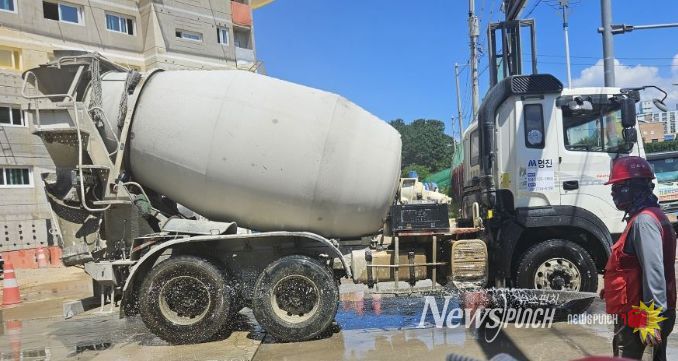 충남 계룡시 펠리피아 아파트 공사 현장에서 봄철 비산먼지