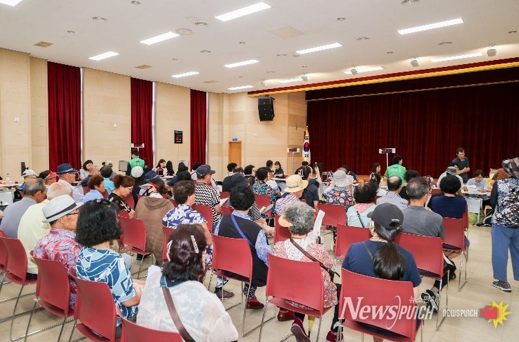 고성군, 전 군민 대상‘민생활력지원금’30만 원 지급 추진(참고사진-민생회복소비쿠폰 지급 현상