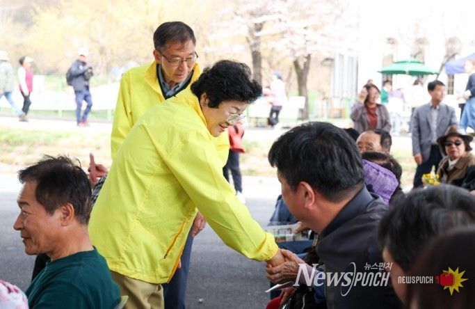 만개한 산수유와 함께한 봄, 제27회 이천백사산수유꽃축제 성황리 마무리