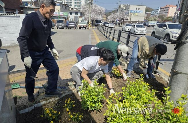 수원시 장안구 파장동 주민자치회, ‘주민 손길로 가꾼 손바닥정원’ 새단장