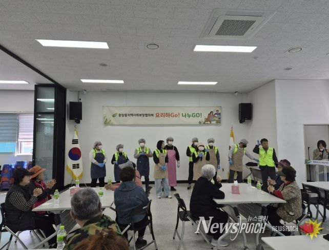 여주시 중앙동지역사회보장협의체, 취약계층 위한 '요리하고 나누고' 무료급식 행사 개최