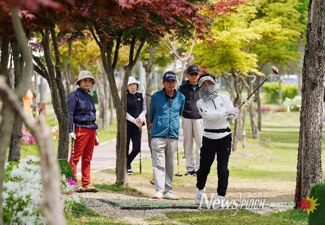 지난해 화천 산천어 파크골프장에서 개최된 2025 전국 부부(가족) 파크골프 대회