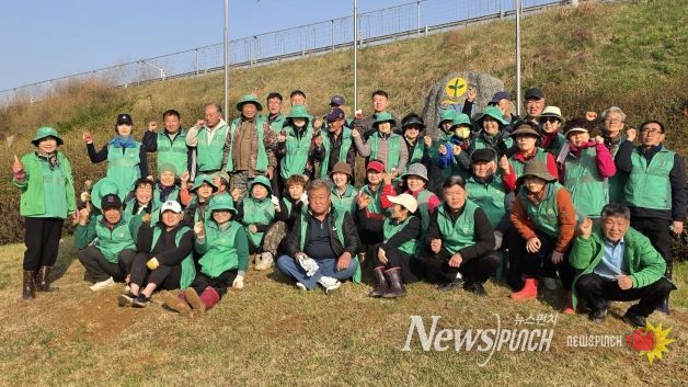 용문면 새마을회 꽃 심기 봉사활동