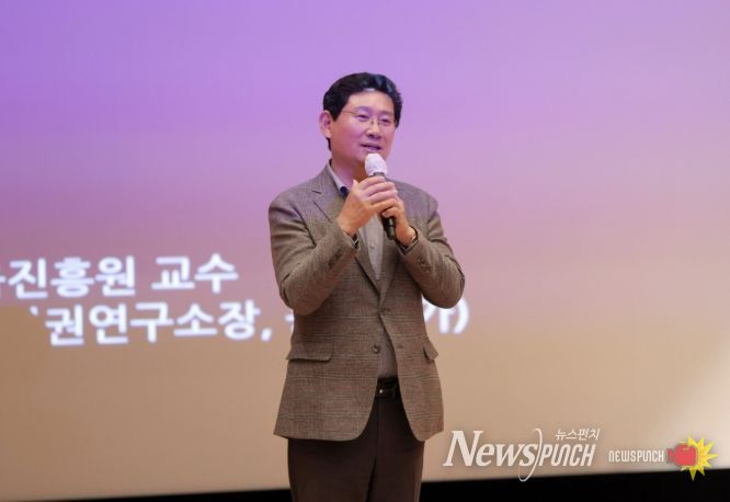 14일 시청 에이스홀에서 이상일 시장이 교육에 앞서 인사말을 하고 있다