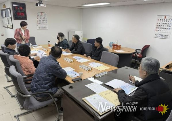 3월 26일 화성특례시가 공동주택 입주자대표회의 구성원을 대상으로 찾아가는 대면 교육을 진행하고 있다(발안우림필유아파트)